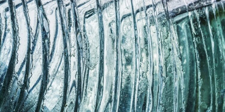 Китайците създадоха стъкло, което се разлага в природата и в тялото