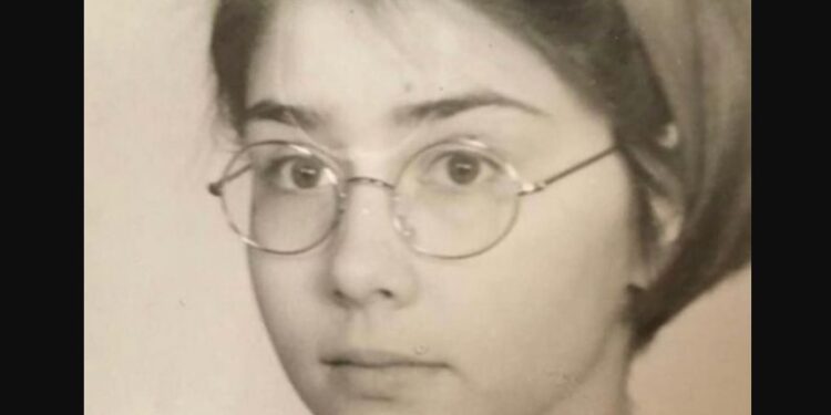 Можеш ли да я познаеш? За нея се знае, че е бивш модел, много талантлива певица и актриса, омъжена за известен наш певец!