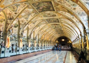 Хитрец! Музеен работник в Мюнхен си позволи да замени няколко картини с фалшификати, като пусна оригиналите на търг