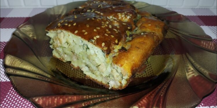 Кефир, зеле и малко кайма: рецепта за нереално вкусен пай с пълнеж за обяд или вечеря – много нежен