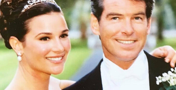 Съпругата на Пиърс Броснан зашеметява с нови снимки и шокира феновете с трансформацията си