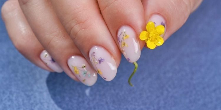 Маникюр за юли 2024: топ 5 модерни идеи за всяка жена