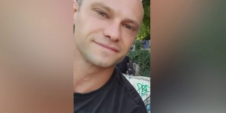 Първо казаха, че сам е отнел живота си, а сега разследват полицай за случилото се с 32 годишния Иван! Първо казаха, че сам е отнел живота си, а сега разследват полицай за случилото се с 32 годишния Иван!