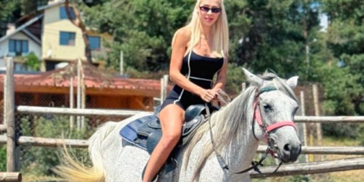 Финалистката в Ергенът 3, загатна че със семейството ѝ ще се радват на нов член в семейството Финалистката в Ергенът 3, загатна че със семейството ѝ ще се радват на нов член в семейството