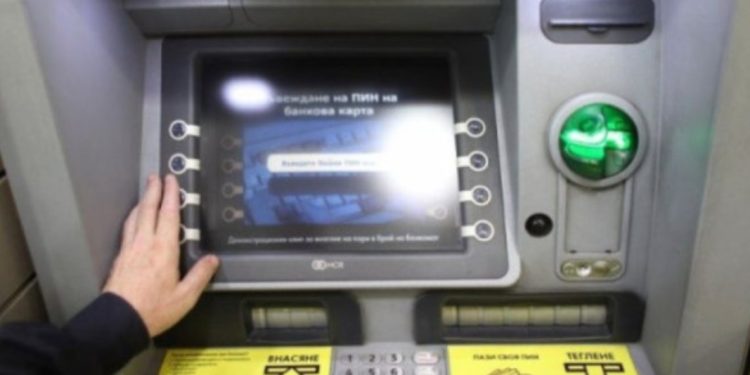 В разгара на лятото, освен, че градусите се покачват, банките също ни вдигат таксите… В разгара на лятото, освен, че градусите се покачват, банките също ни вдигат таксите…