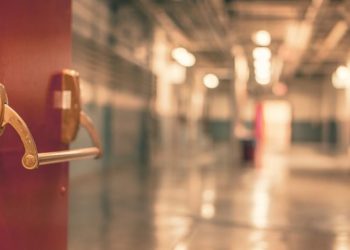 Бебето на родилката, която издъхна в Кърджали стана звездичка