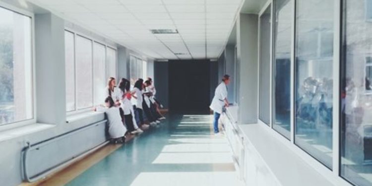 В тази държава създадоха първата болница в света, в която ще работят изцяло лекари-роботи В тази държава създадоха първата болница в света, в която ще работят изцяло лекари-роботи