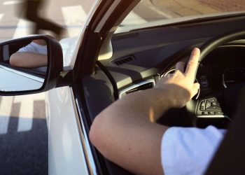 Ето какви документи ще ви трябват, ако пътувате с чужд автомобил зад граница