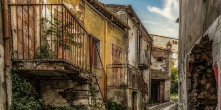 Купете къща за 1 евро: най-евтиният имот в чужбина и каква е уловката