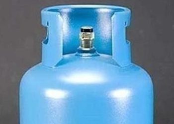 Газова бутилка причини огромни щети на възрастен мъж и дома му