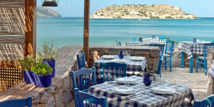 В Гърция вдигат ДДС-то на обичана напитка от всички