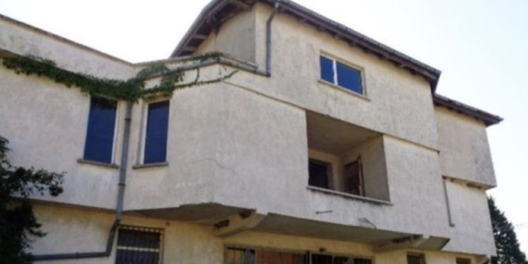 Отново на тезгяха се появи апетитен имот, този път цената е драстично надолу, дали ще има желаещи?