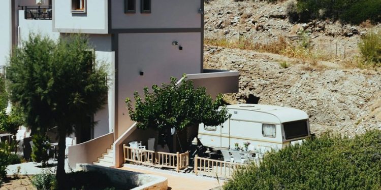 Жена заподозря съпруга си в изневяра след спонтанна покупка