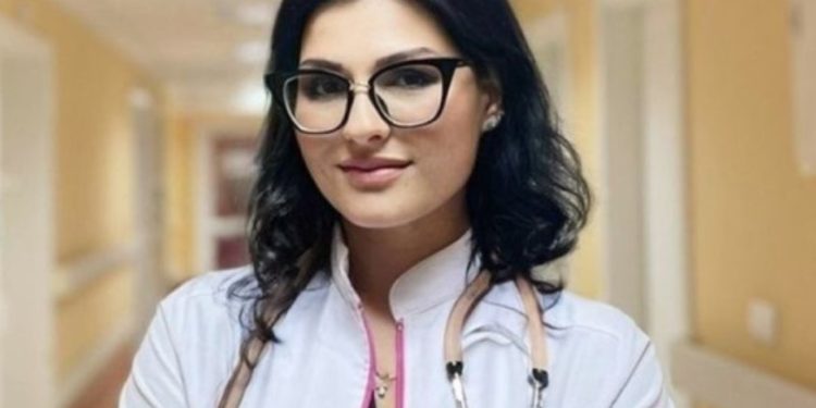 Колко литра вода трябва да пият жените и мъжете в адските жеги? По темата говори лекар експерт: Колко литра вода трябва да пият жените и мъжете в адските жеги? По темата говори лекар експерт: