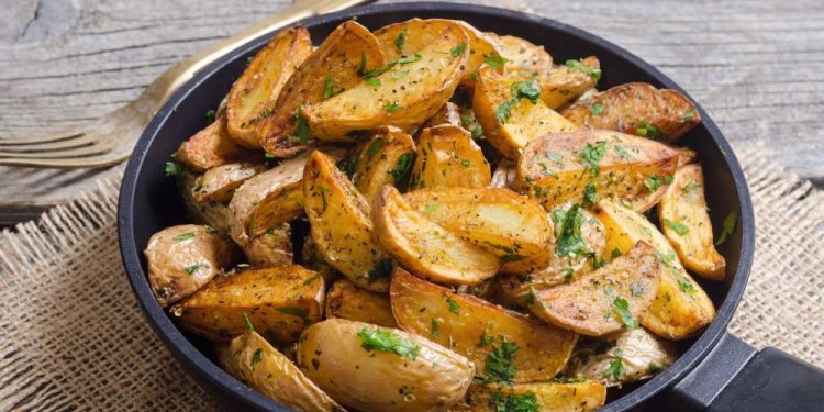 Картофи с вкусен дресинг, които стават уникални (Рецепта)