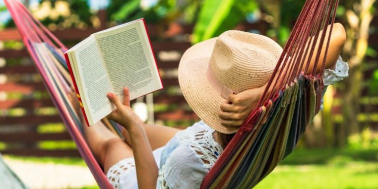 Ето какво ще се случи с тялото Ви, ако започнете да четете книга всеки ден