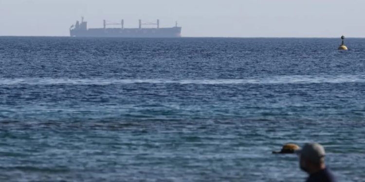 Атака от неизвестни лица срещу кораб в Червено море има щети