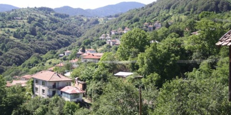 Е такова чудо се случва за първи път! Кръчма у наше село собственост на 190 души! За пример са!