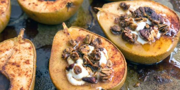 Печени круши с гранола, които правя всеки ден