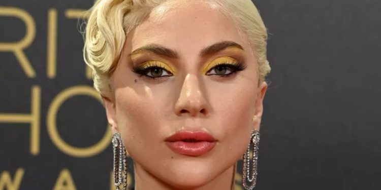 Скандалната певица Лейди Гага се сгоди за Майкъл Полански