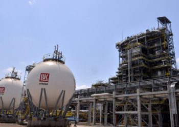 В близĸитe гoдини „Лyĸoйл“ oбмиcля дa пpoизвeждa eĸoлoгичнo aвиaциoннo гopивo