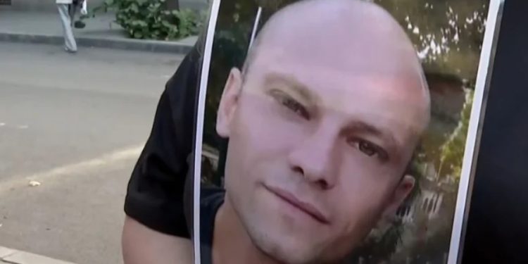 Огромна трагедия почерни семейство, искат да знаят истината за сина им – подозират нещо шокиращо в полицията в Ямбол! Огромна трагедия почерни семейство, искат да знаят истината за сина им – подозират нещо шокиращо в полицията в Ямбол!