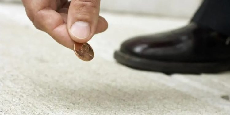 Ето какво трябва да знаете преди да вземете монета намерена на пътя Ето какво трябва да знаете преди да вземете монета намерена на пътя