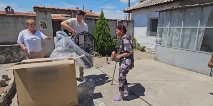 Добрият пример! В Първомайско има един млад мъж, който ремонтира и дарява инвалидни колички!