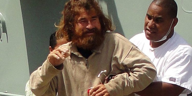 Мъж прекара 438 дни в морето без храна и вода: невероятна история за оцеляване Мъж прекара 438 дни в морето без храна и вода: невероятна история за оцеляване