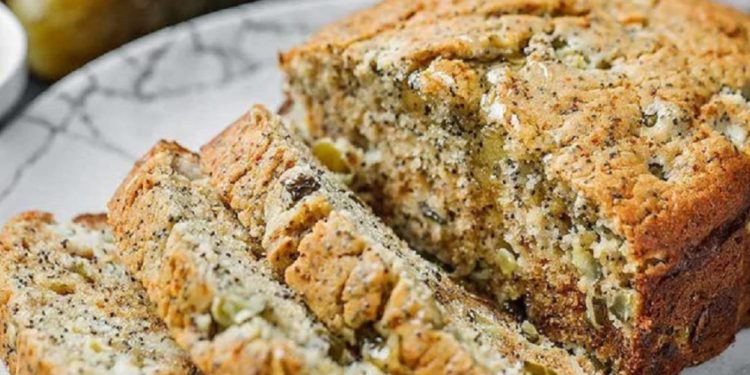 Необичаен кекс с маково семе и кисели краставички (Рецепта) Необичаен кекс с маково семе и кисели краставички (Рецепта)