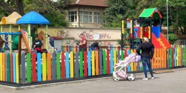 Ето с какви документи неработещите майки ще трябва да докажат трудов или осигурителен стаж