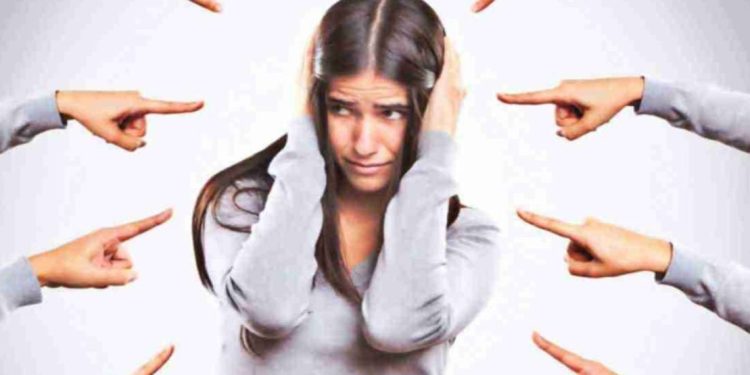 6 признака, които показват, че хората имат ниско самочувствие 6 признака, които показват, че хората имат ниско самочувствие