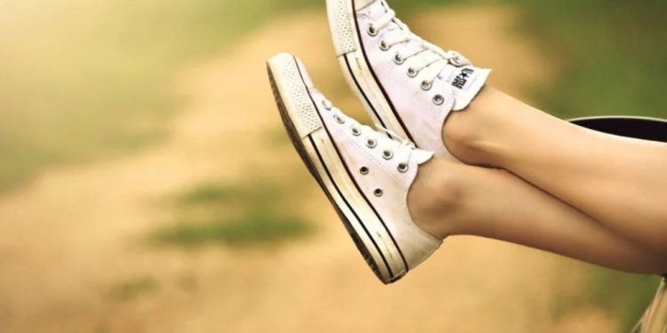 От неприятната миризма в обувките няма да остане дори следа: ето какво трябва сложите в тях От неприятната миризма в обувките няма да остане дори следа: ето какво трябва сложите в тях