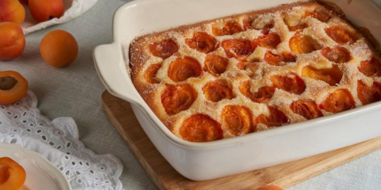 Леля Васка всяка седмица прави домашен пай с кайсии, който изчезва за минути от масата, ето и рецептата: