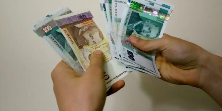 Дръзка кражба! Докато семейство спи в дома си, е било нападнато и обрано със сумата от 30 000 лева!