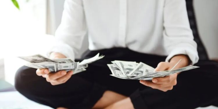 Мъж живее изключително пестеливо в продължение на 21 години, за да може да се пенсионира по-рано Мъж живее изключително пестеливо в продължение на 21 години, за да може да се пенсионира по-рано