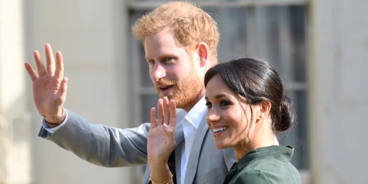 Принц Хари може да се върне в кралското семейство завинаги, но без половинка си Меган Маркъл: ето защо