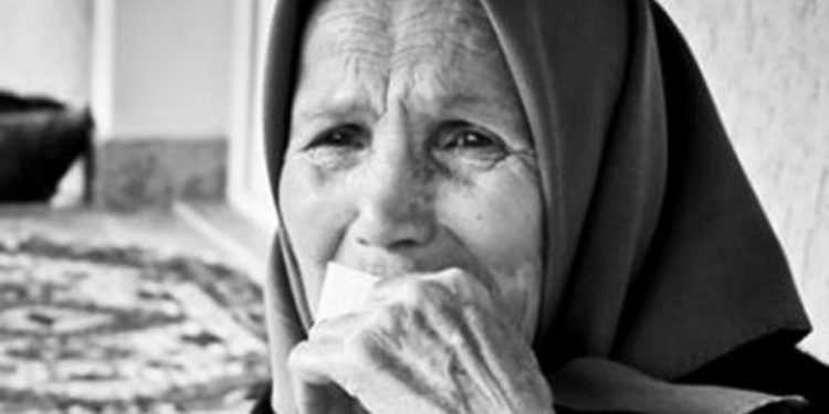 Всеки трябва да прочете притчата за възрастната майка и нейните деца, които я потискали, игнорирали и пратили в ъгъла… Всеки трябва да прочете притчата за възрастната майка и нейните деца, които я потискали, игнорирали и пратили в ъгъла…