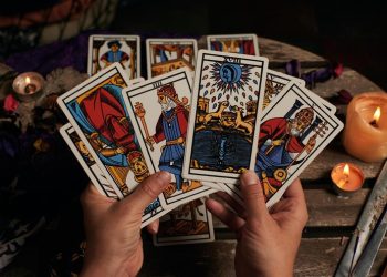 Таро прогноза за август 2024 г.: какво очаква всяка зодия