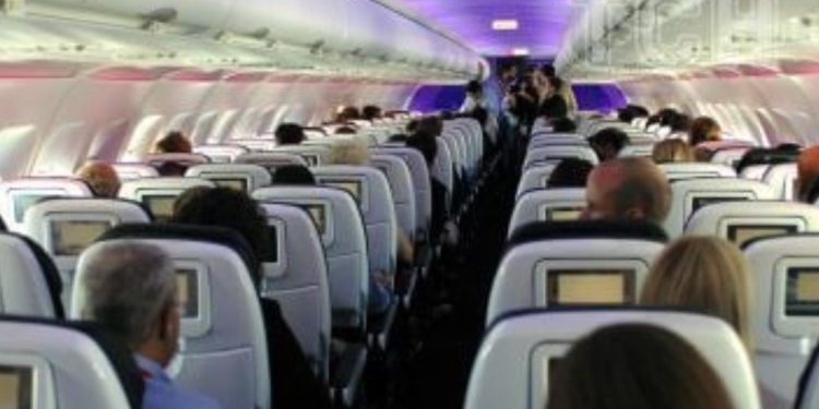 Пътник на Spirit Airlines изуми всички, след като беше забелязан с парашут на борда на самолета Пътник на Spirit Airlines изуми всички, след като беше забелязан с парашут на борда на самолета