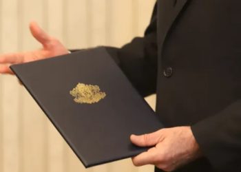 Президентът Румен Радев ще връчи третия мандат в понеделник в 12 часа Президентът Румен Радев ще връчи третия мандат в понеделник в 12 часа