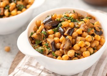 Салата от патладжан и боб: вкусна и здравословна, без много усилия