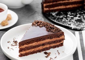 Легендарна шоколадова торта, която ще „подлуди“ вашите гостите