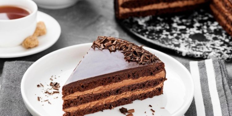 Легендарна шоколадова торта, която ще „подлуди“ вашите гостите