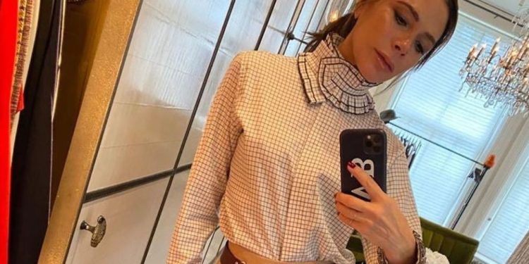 Произведение на изкуството: как е направена булчинската рокля на Виктория Бекъм за 100 000 долара