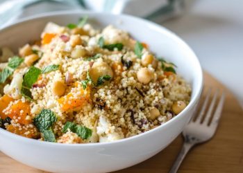 Салата с кускус на Джейми Оливър: лесна и задоволителна рецепта, която ще ви отнеме 10 минути – вземете я на работа