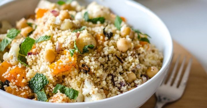 Салата с кускус на Джейми Оливър: лесна и задоволителна рецепта, която ще ви отнеме 10 минути – вземете я на работа