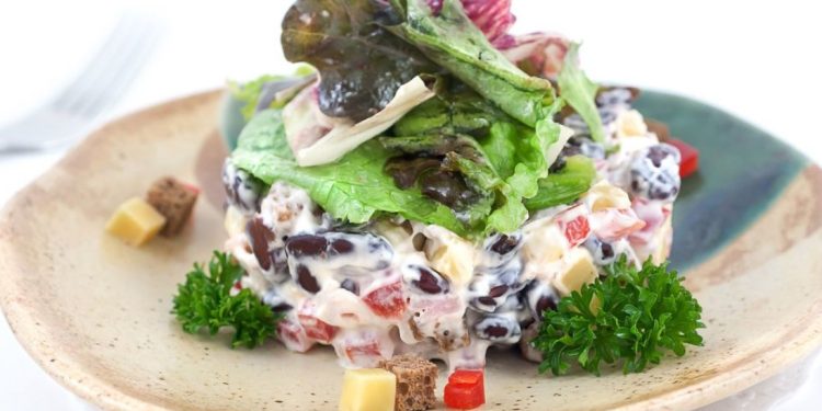 Изчезва за минути: салата с шунка и сини сливи (Рецепта) Изчезва за минути: салата с шунка и сини сливи (Рецепта)