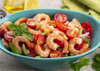 За мен и моето семейство: салата със скариди, авокадо и домати (Рецепта)