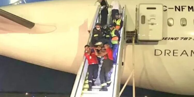 В Бразилия Боинг 787 кацна аварийно заради силна турбуленция над океана В Бразилия Боинг 787 кацна аварийно заради силна турбуленция над океана